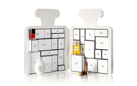 chanel n 5 calendrier de l'avent|Chanel advent calendar lipstick.